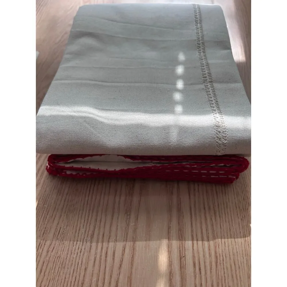 New Hearth & Hand W/Magnolia Holiday Rectangle Tablecloth Natural Red Trim 60x84